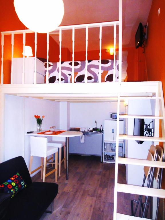 Orange Suite Studio room 1