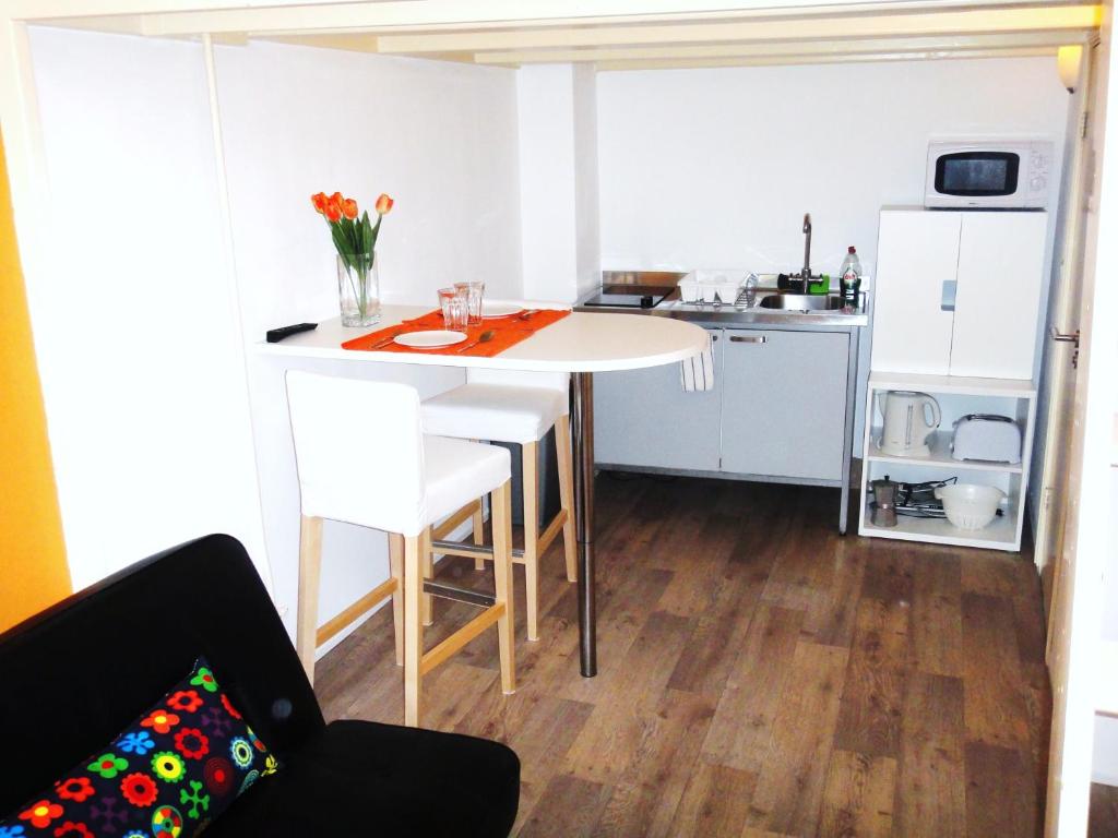 Orange Suite Studio room 2
